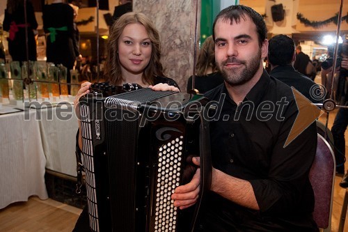 Nikolina Furič, harmonikašica; Marko Jevtovič, harmonikaš