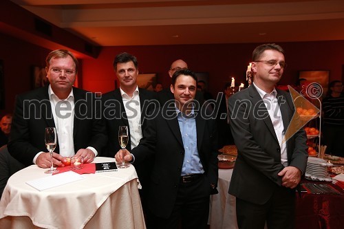 Marko Škriba, direktor znamke Volkswagen pri Porsche Slovenija d.o.o.; Jernej Dragoš, direktor znamke Porsche pri podjetju Porsche Slovenija d.o.o.; Danilo Ferjančič, generalni direktor Porsche Slovenija d.o.o.; Petr Podlipny, direktor znamke Škoda pri Porsche Slovenija d.o.o.