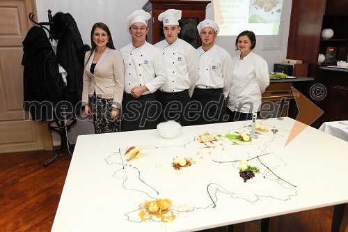 Lidija Šijanec, Višja strokovna šola za gostinstvo in turizem Maribor; Jure Macuh; Luka Gmajner; Kristjan Klančnik, študentje VSGT; Mojca Polak, predavateljica na VSGT