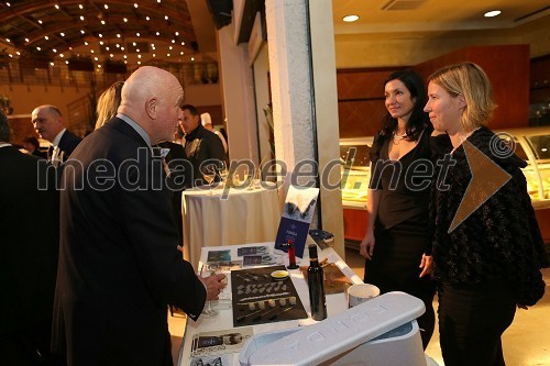 Joco Žnidaršič, fotograf;  dr. Irena Fonda, direktorica podjetja Fonda.si; ...