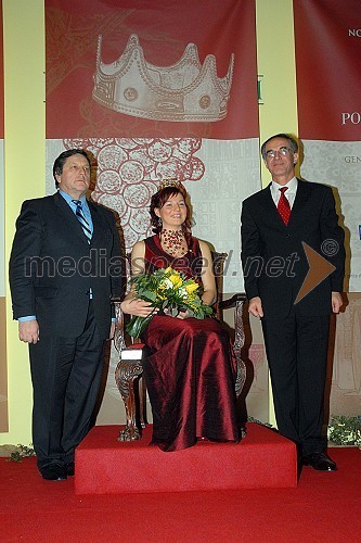 Slavko Jarc, izvršni direktor Nove KBM, Maja Benčina, Vinska kraljica Slovenije 2007 in direktor Pomurskega sejma Janez Erjavec
