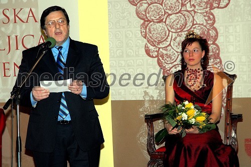 Slavko Jarc, izvršni direktor Nove KBM in Maja Benčina, Vinska kraljica Slovenije 2007