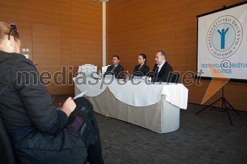 Patrik Zupančič, predsednik Dezinfekcijskega društva Slovenije; Maja Krašovec, generalna sekretarka Dezinfekcijskega društva Slovenije; Janez Bobnar, član nadzornega sveta Dezinfekcijskega društva Slovenije