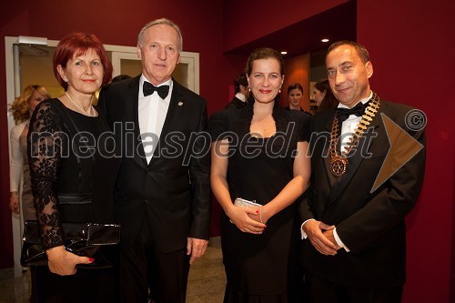 Otmar Zorn, guverner Rotary distrikta 1910 s soprogo; Anuška Delić; Franci Zavrl, predsednik Rotary kluba Ljubljana