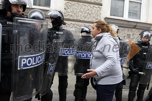 Protesti pred Mestno občino Maribor