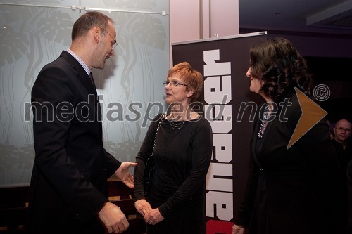 Mag. Aleksander Salkič, svetovalec predsednika uprave Petrol d.d.; Vita Cajnko Javornik, urednica revije Manager; Bojana Humar, novinarka