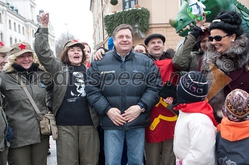 Zoran Jankovič, župan Mestne občine Ljubljana z nagrajenci