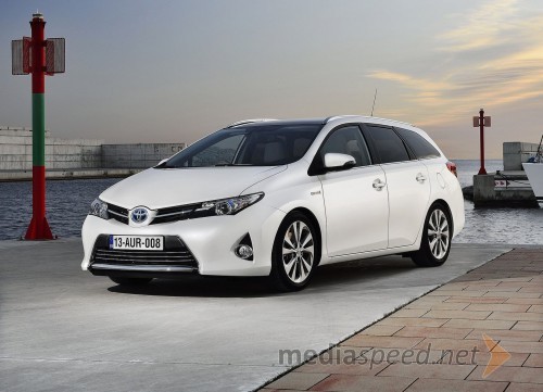 Nova Toyota Auris Touring Sports