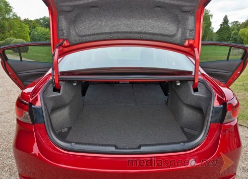 Nova Mazda6 - limuzina, prostornina prtljažnika znaša 489 litrov