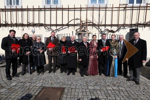 Mag. Milan Turk, župan Občine Šempeter-Vrtojba; ...; ...; ...; Miran Jurkošek, župan Občine Štore; dr. Darinka Fakin, županja Občine Majšperk; Jože Kapler, župan občine Škocjan; ...; Neža Pavlič, Vinska kraljica Slovenije 2013; ...; Mojca Kren, mariborska vinska kraljica; ...; Milan Mikl, podžupan MOM