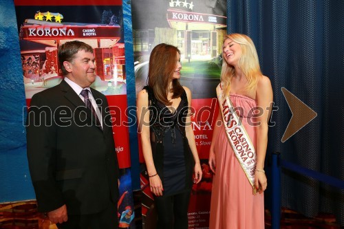 Tomaž Černe, direktor IZC Korona; Severina, pevka; Lara Koren, Miss Casino Korona 2013