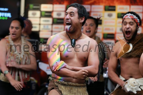 Maori med nastopom