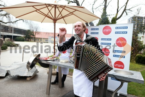 Beno Ogrin, direktor podjetja Kamena in kamnoseški mojster; Janez Škof, igralec  