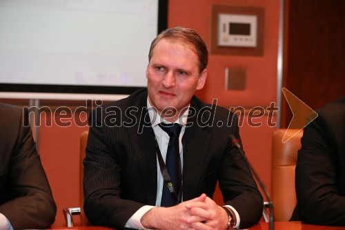 Stefan Vavti, UniCredit banka d.d.