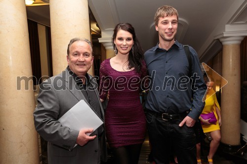 Srečko Čož, organizator dogodka Miss Športa; Sandra Adam, manekenka; fant Marko Kremžar