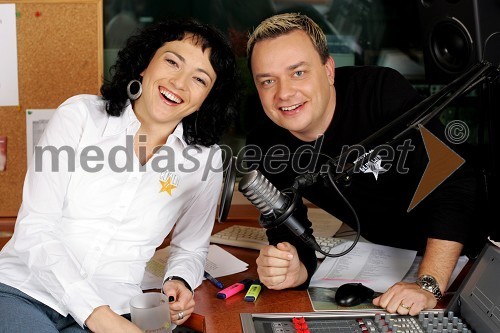 Polona Požgan in Sašo Papp, voditelja jutranjega programa Radia Center