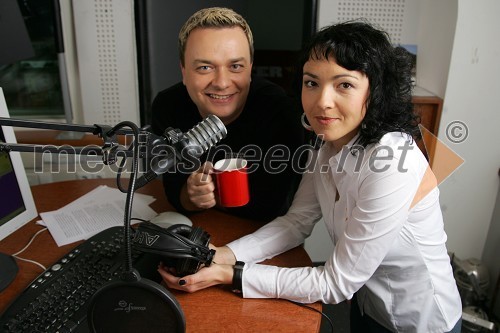 Sašo Papp in Polona Požgan, voditelja jutranjega programa Radia Center