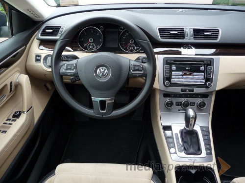 notranjost Volkswagena CC 2.0 TDI DSG 4MOTION BlueMotion Tehnology