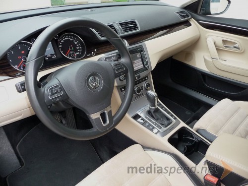 notranjost Volkswagena CC 2.0 TDI DSG 4MOTION BlueMotion Tehnology