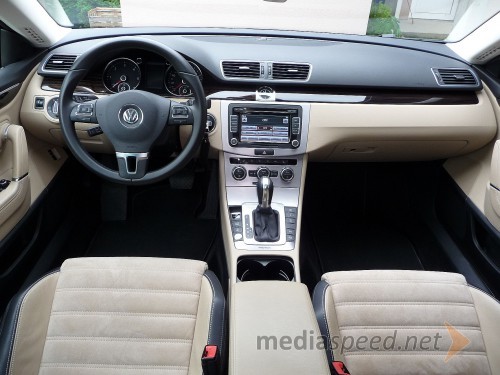 notranjost Volkswagena CC 2.0 TDI DSG 4MOTION BlueMotion Tehnology