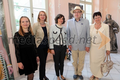 Dr. Valentina Bevc Varl, kustodinja Pokrajinskega muzeja Maribor; Mirjana 
Koren, direktorica Pokrajinskega muzeja Maribor; Maja Hren Brvar, kustodinja Pokrajinskega muzeja Maribor; dr. Andrej Fištravec, župan MOM; soproga Irena Polak Fištravec