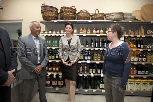 Dragan Bosnić, poslanec; mag. Alenka Bratušek, predsednica vlade RS; Karolina Babič, vodja CAAP