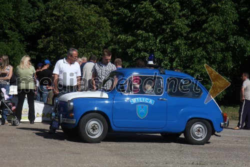 Zastava 750, policijski avto, oldtimer