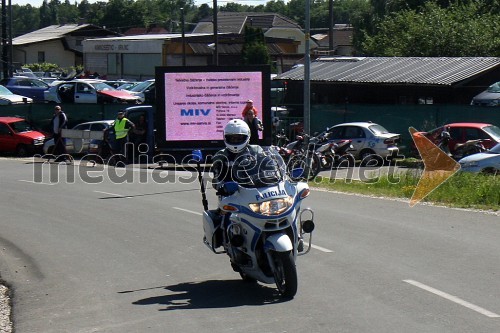 Policist na motorju