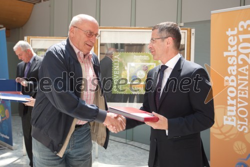 Ivo Daneu, ambasador EuroBasketa 2013; mag. Boris Novak, generalni direktor Pošte Slovenije