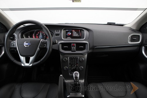 Volvo
V40 T4 Momentum - notranjost