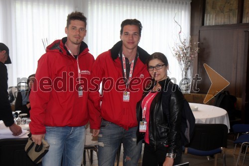 Boštjan Bračič, moderator na Radiu City in pevec; Jan Ternjak, novinar Radia City; Natalija Bratkovič, novinarka Radia City