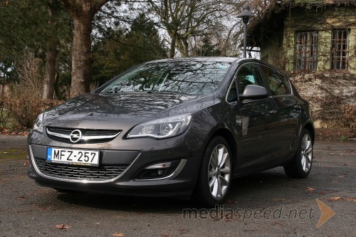 Opel Astra 1.7 CDTI Cosmo (96 kW)