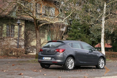 Opel Astra 1.7 CDTI Cosmo (96 kW)