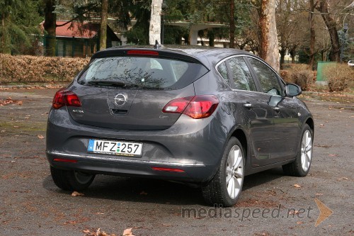 Opel Astra 1.7 CDTI Cosmo (96 kW)