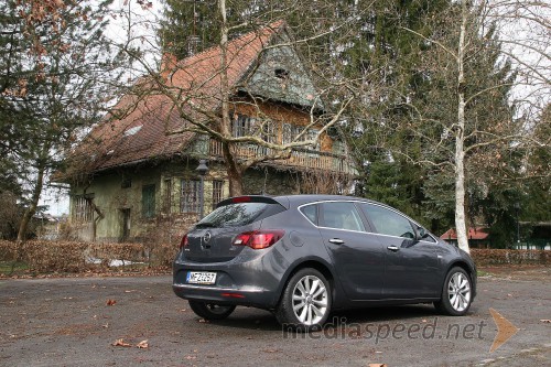 Opel Astra 1.7 CDTI Cosmo (96 kW), mediaspeed test
