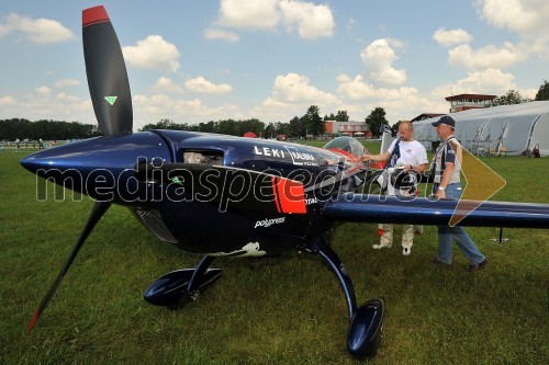 Petr Kopfstein, akrobatski pilot; ...