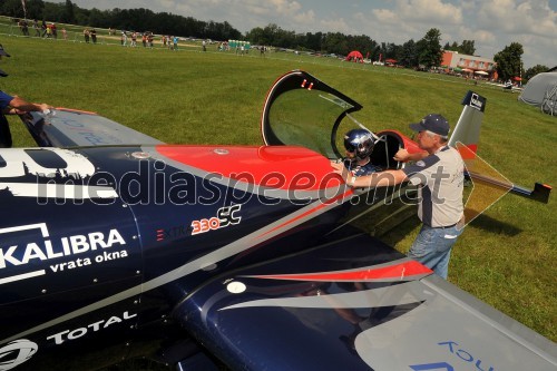 Petr Kopfstein, akrobatski pilot; ...