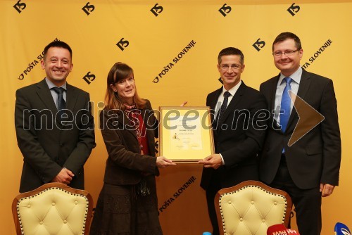 Vinko Filipič, član poslovodstva Pošte Slovenije; Karin Elena Sanchez, generalna sekretarka Zveze prijateljev Mladine Slovenije; mag. Boris Novak, generalni direktor Pošte Slovenije; mag. Igor Marinič, namestnik generalnega direktorja Pošta Slovenije