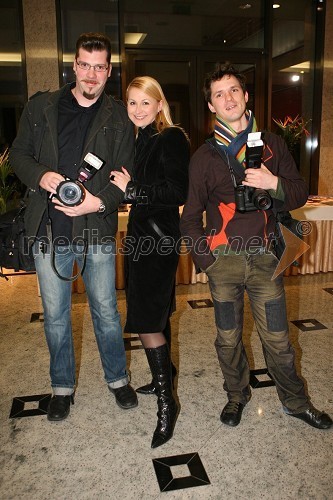 Fotograf Boštjan Tacol, Karmen Stavec, nekdanja pevka in fotograf Matevž Paternoster