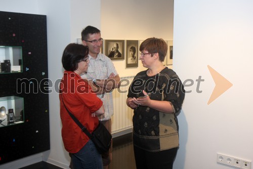 ...; ...; dr. Aleksandra Berberih-Slana, direktorica Muzeja narodne osvoboditve Maribor