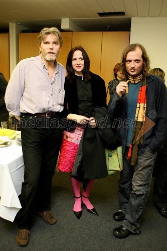 Boris Kerč, igralec, Barbara Kapelj, scenografka in kostumografka in Miha Golob, režiser in glasbeni opremljevalec