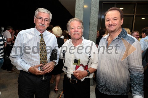 Peter Radovič, odgovorni urednik TV Slovenija; Edvin Fliser, pevec; Patrik Greblo, dirigent