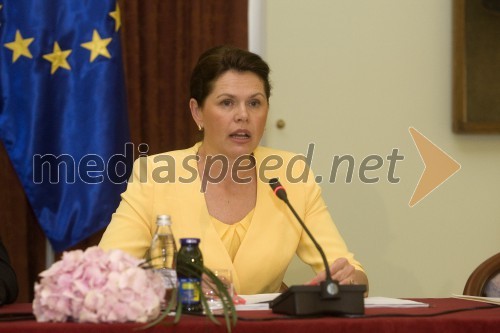 Mag. Alenka Bratušek, predsednica vlade RS