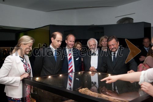 Sophie, grofica Wessexa;  Edward, grof Wessexa; Andrew Page, 
veleposlanik Velike Britanije v Sloveniji; MItja Meršol, nekdanji urednik Dela; Zoran Jankovič, župan Mestne 
občine Ljubljana