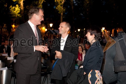 Jos Douma, veleposlanik Nizozemske v Sloveniji; dr. Uroš Grilc, minister za kulturo; Nina Peče Grilc, direktorica Kinodvora