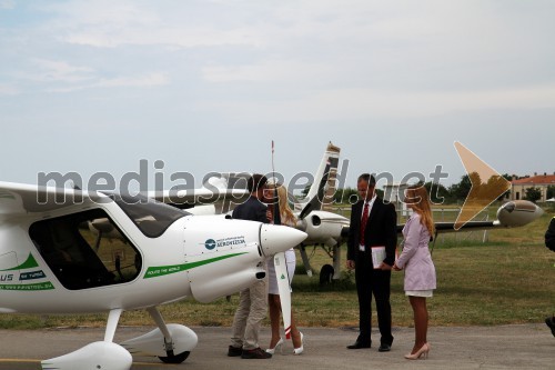 Sprejem Matevža lenarčiča na Aerodromu Portorož