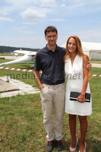 Matevž Lenarčič, pilot ultralahkega letala podjetja Pipistrel, d.o.o. in dobitnik priznanja Aviator of the World 2013 – Svetovni pilot leta 2013; Meira Hot, podžupanja občine Piran