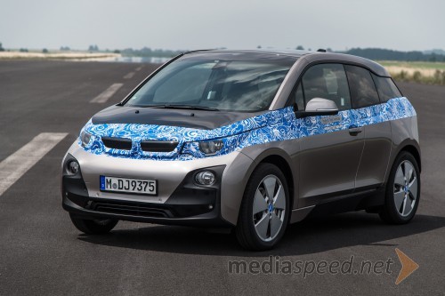 BMW i3 prvi premium avtomobil na svetu v celoti zasnovan na osnovi električnega pogonskega sistema