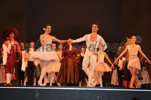 Rita Pollacchi, balerina, Tomislav Petranovič, baletnik in baletniki SNG Opera in balet Ljubljana