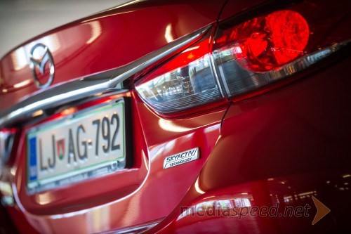 Mazda6 2.0i Revolution